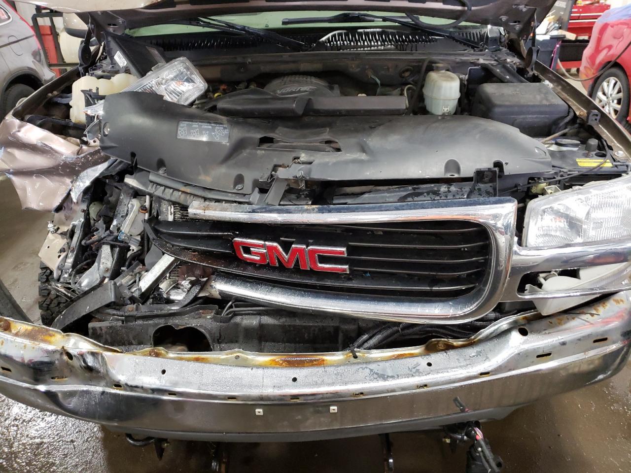 Photo 12 from auction – 2004 GMC YUKON with VIN 1GKEK13Z74J145346