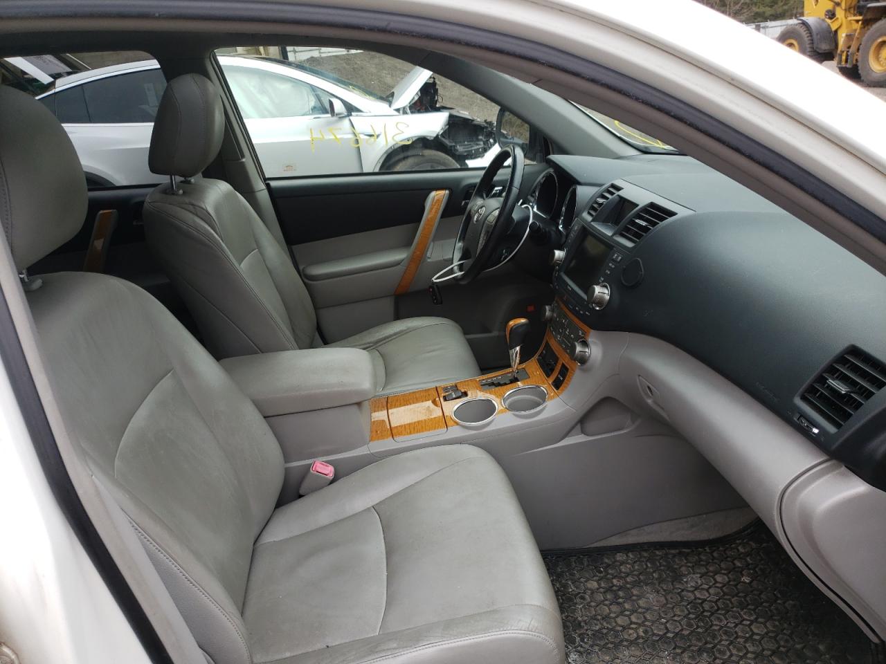 Photo 5 from auction – 2008 TOYOTA HIGHLANDER with VIN JTEEW44A882015730