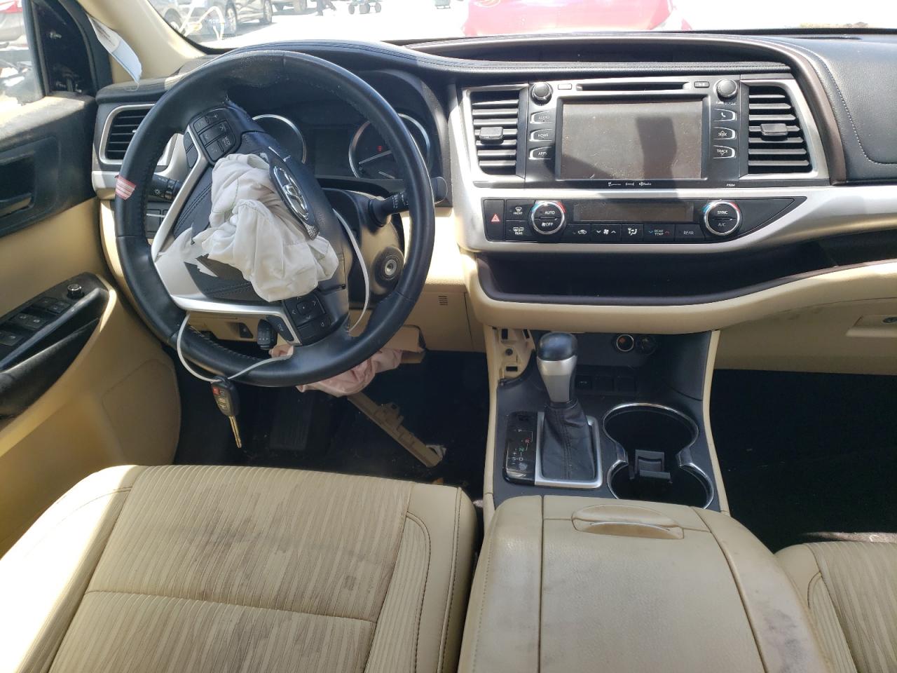 Photo 9 from auction – 2016 TOYOTA HIGHLANDER with VIN 5TDZKRFH8GS137228