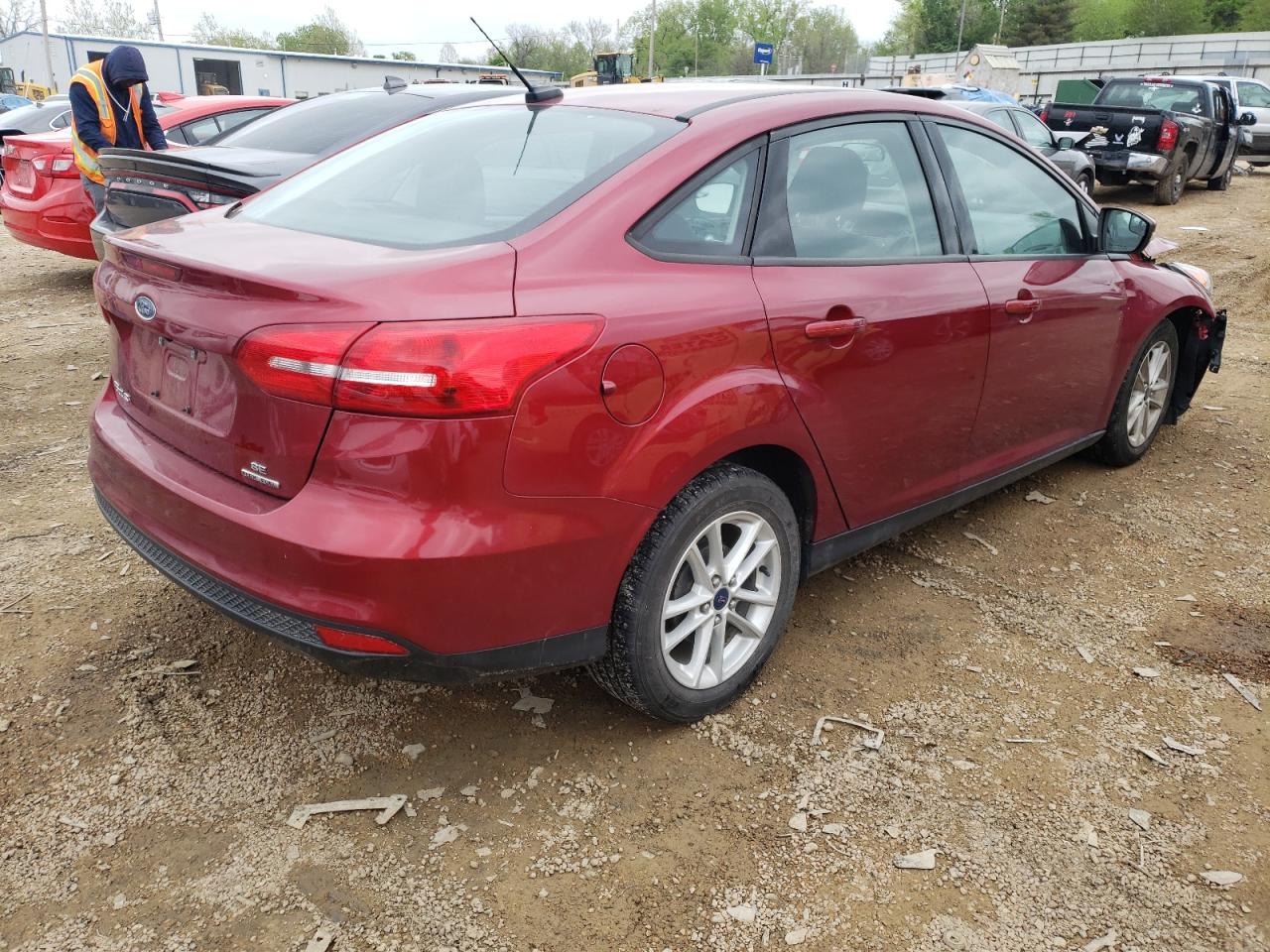 Photo 4 from auction – 2016 FORD FOCUS SE with VIN 1FADP3F24GL245602