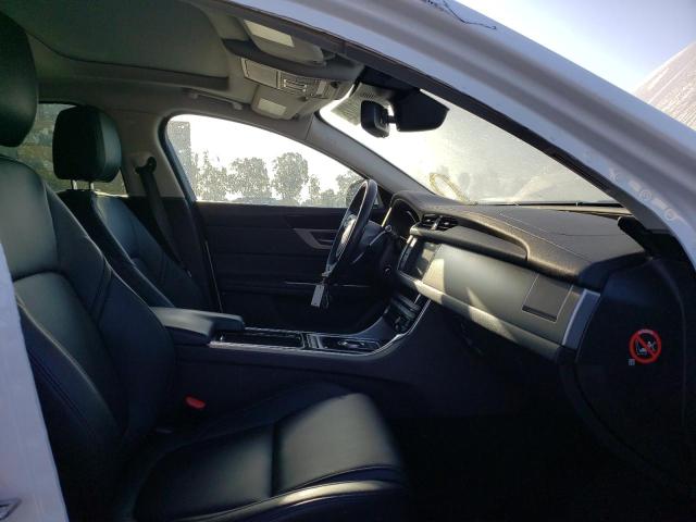 Photo 5 from auction – 2017 JAGUAR XF PREMIUM with VIN SAJBD4BNXHCY48783