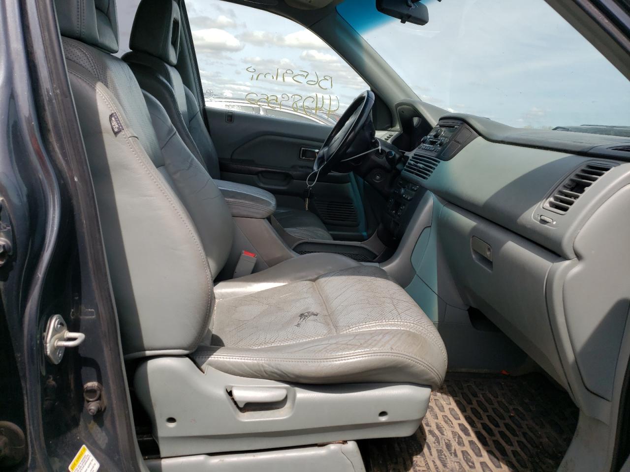 Photo 5 from auction – 2004 HONDA PILOT EXL with VIN 2HKYF18534H510844
