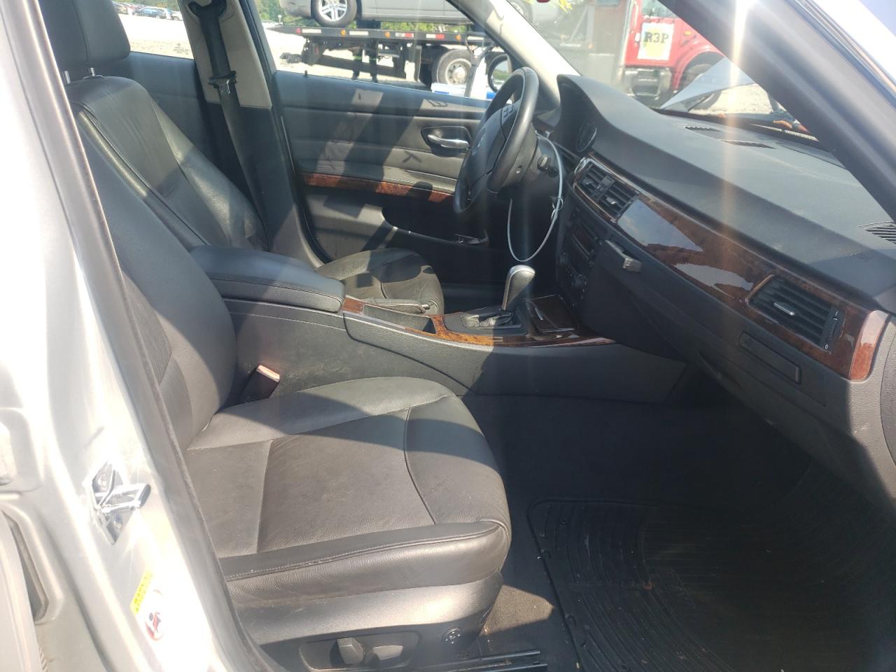 Photo 5 from auction – 2006 BMW 330 I with VIN WBAVB335X6KR77844
