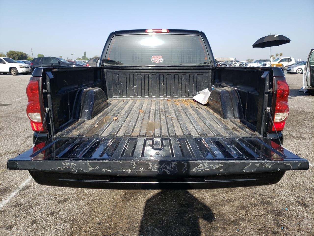 Photo 6 from auction – 2005 CHEVROLET SILVERADO with VIN 1GCEC14VX5Z260708