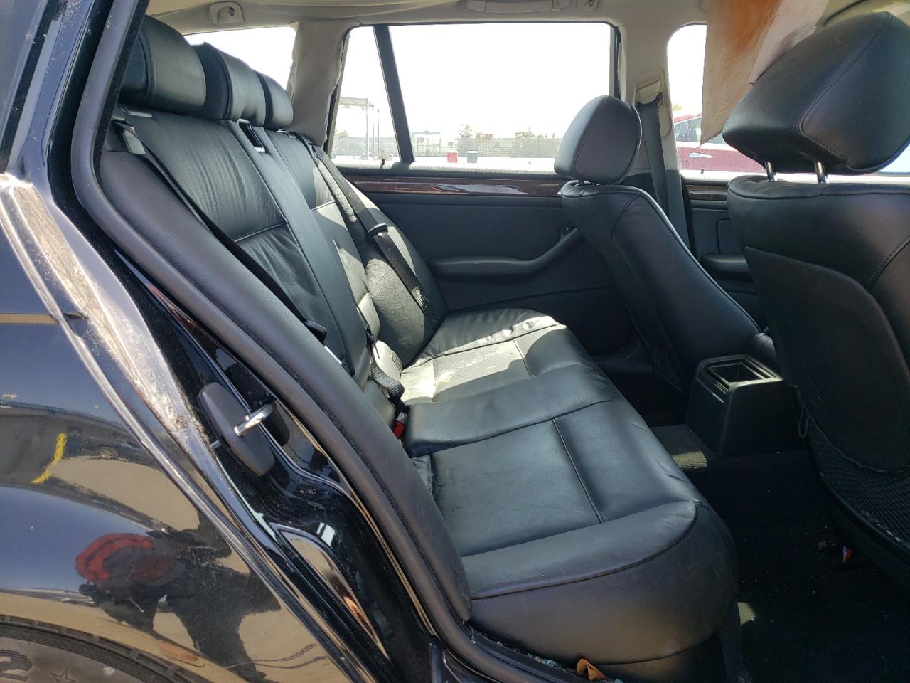 Photo 6 from auction – 2001 BMW 325 IT with VIN WBAAW33411ET41539