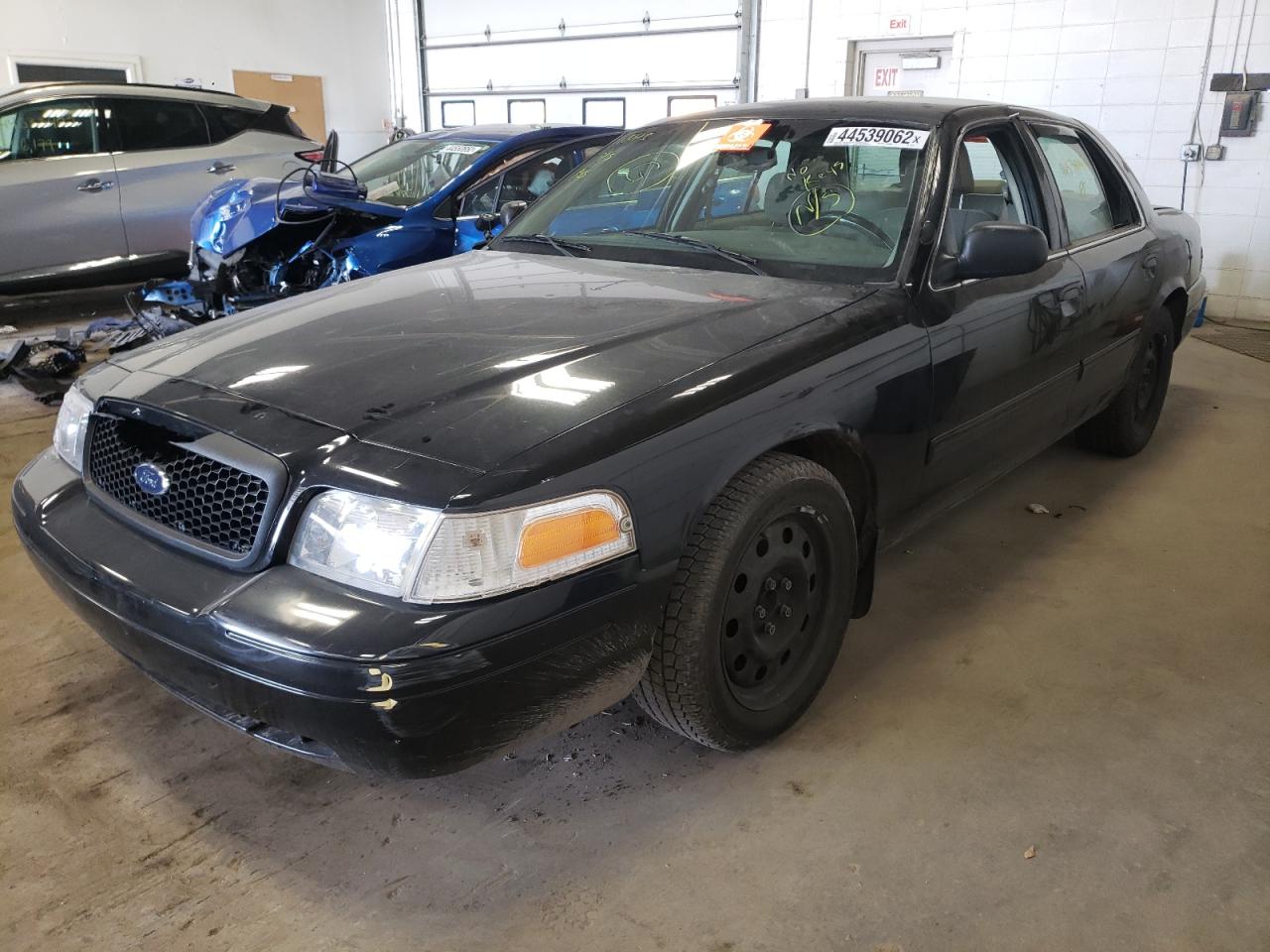 Photo 2 from auction – 2009 FORD CROWN VICT with VIN 2FAHP71VX9X132611