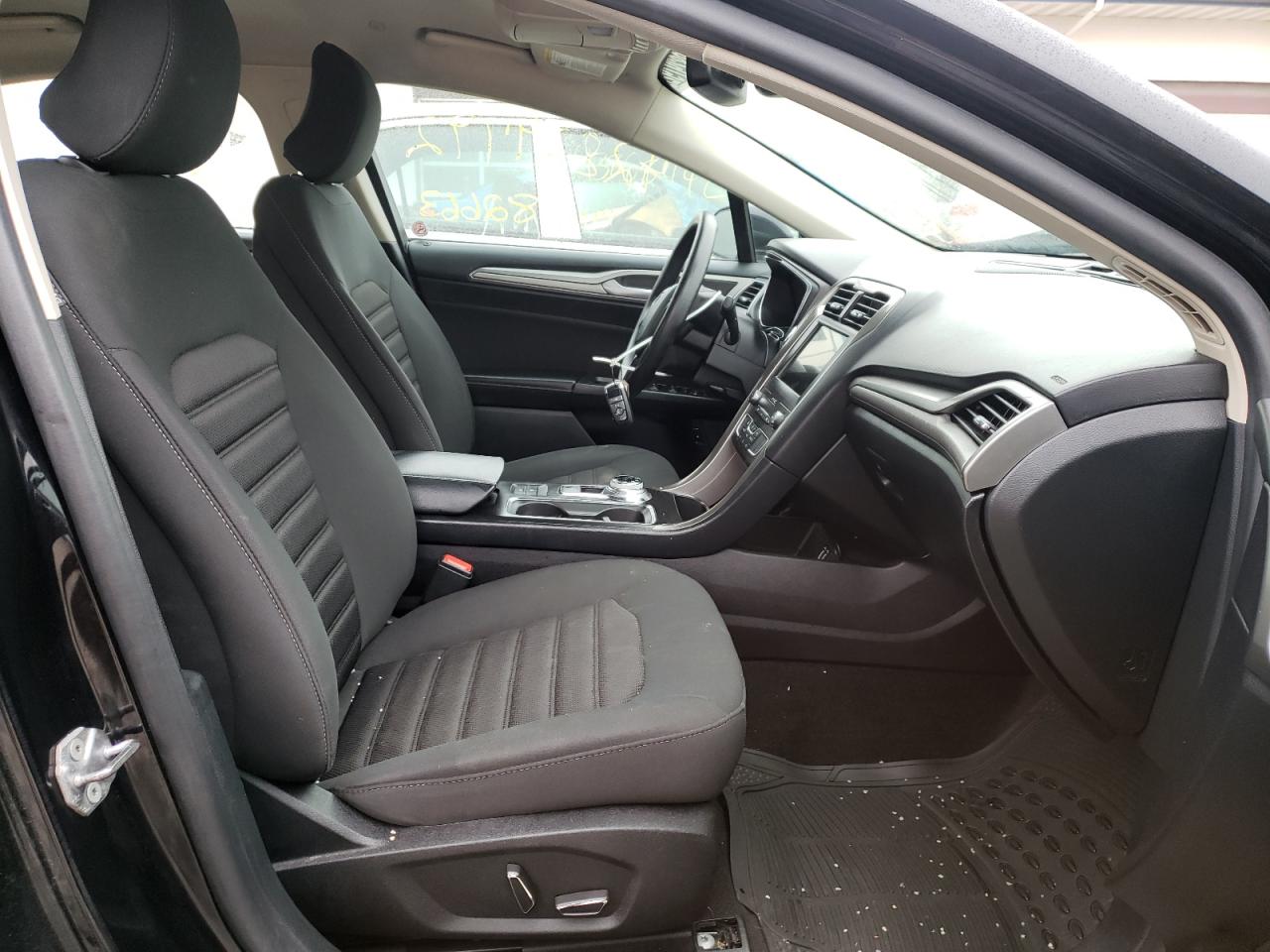 Photo 5 from auction – 2019 FORD FUSION SE with VIN 3FA6P0LU8KR143856