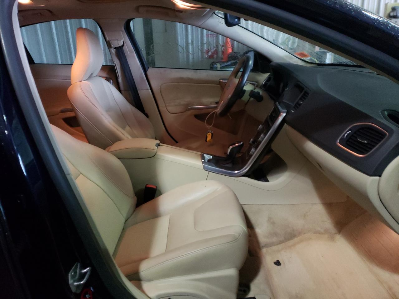 Photo 5 from auction – 2016 VOLVO S60 PREMIE with VIN YV1612TK4G2391582