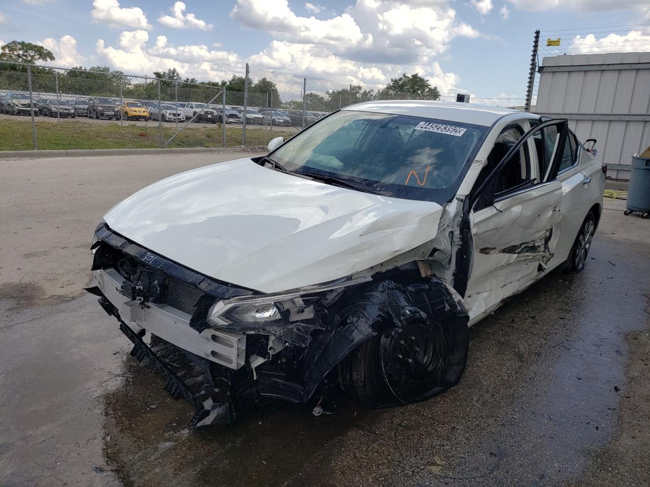 Photo 2 from auction – 2020 NISSAN ALTIMA S with VIN 1N4BL4BV2LC242894