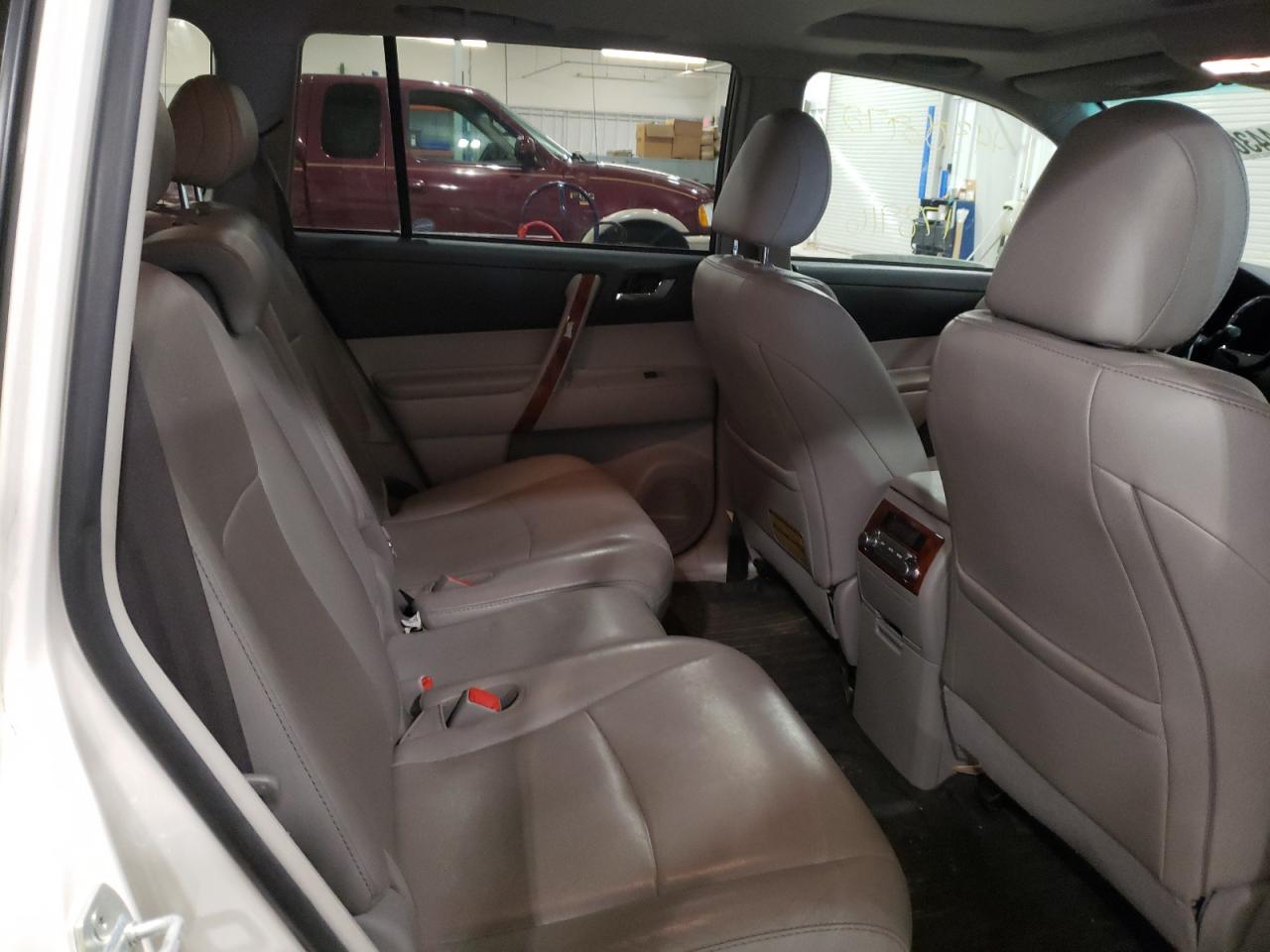 Photo 6 from auction – 2012 TOYOTA HIGHLANDER with VIN 5TDDK3EH7CS116115