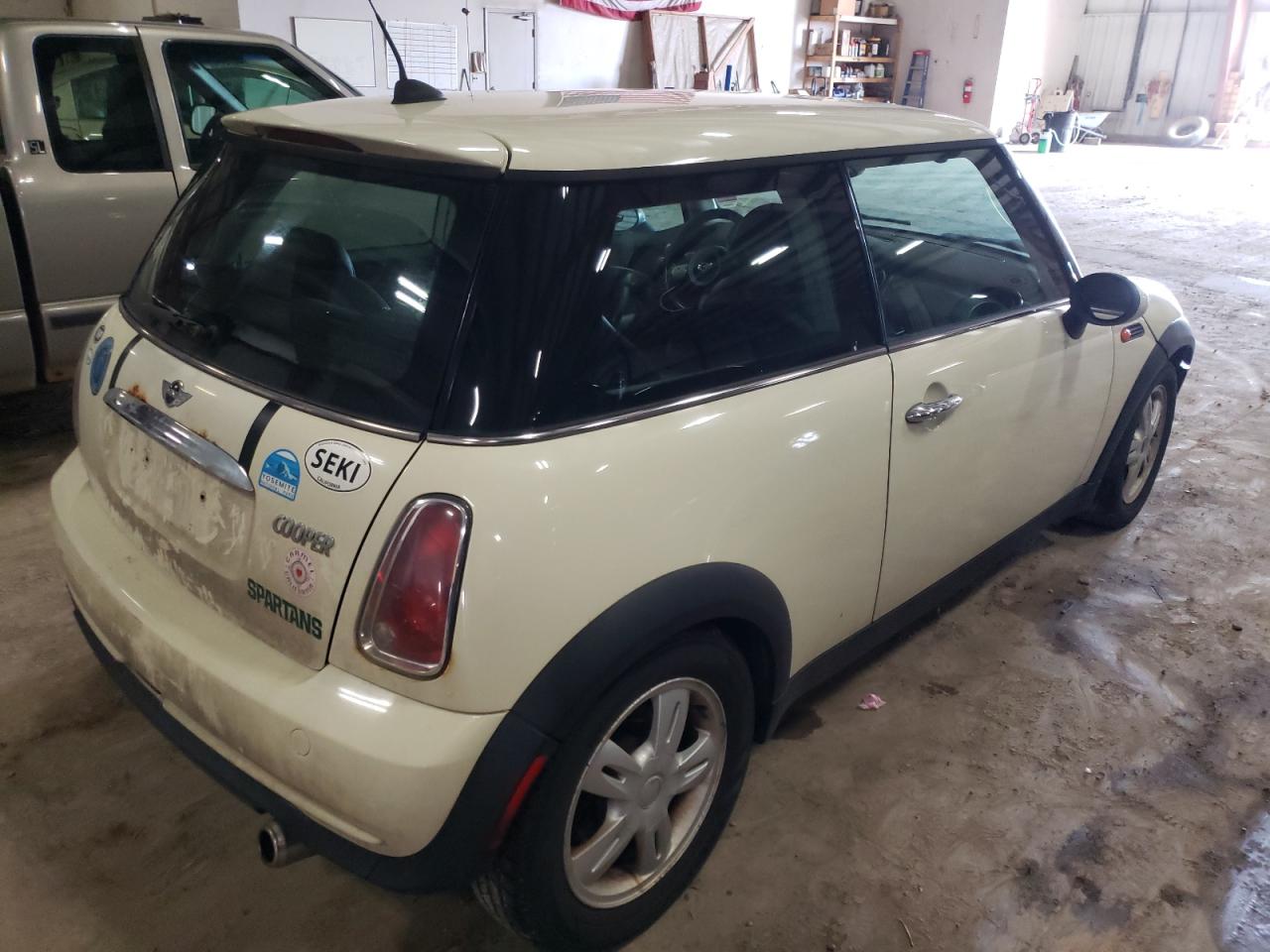 Photo 4 from auction – 2006 MINI COOPER with VIN WMWRC335X6TJ74654