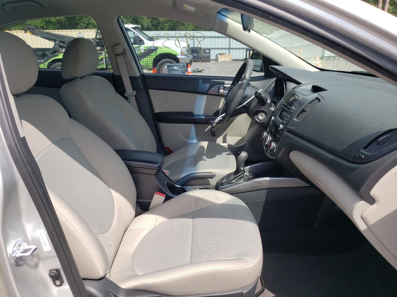 Photo 5 from auction – 2013 KIA FORTE EX with VIN KNAFU4A27D5657969