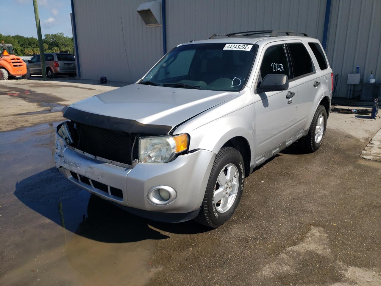 Photo 2 from auction – 2011 FORD ESCAPE XLT with VIN 1FMCU0DG5BKC70420