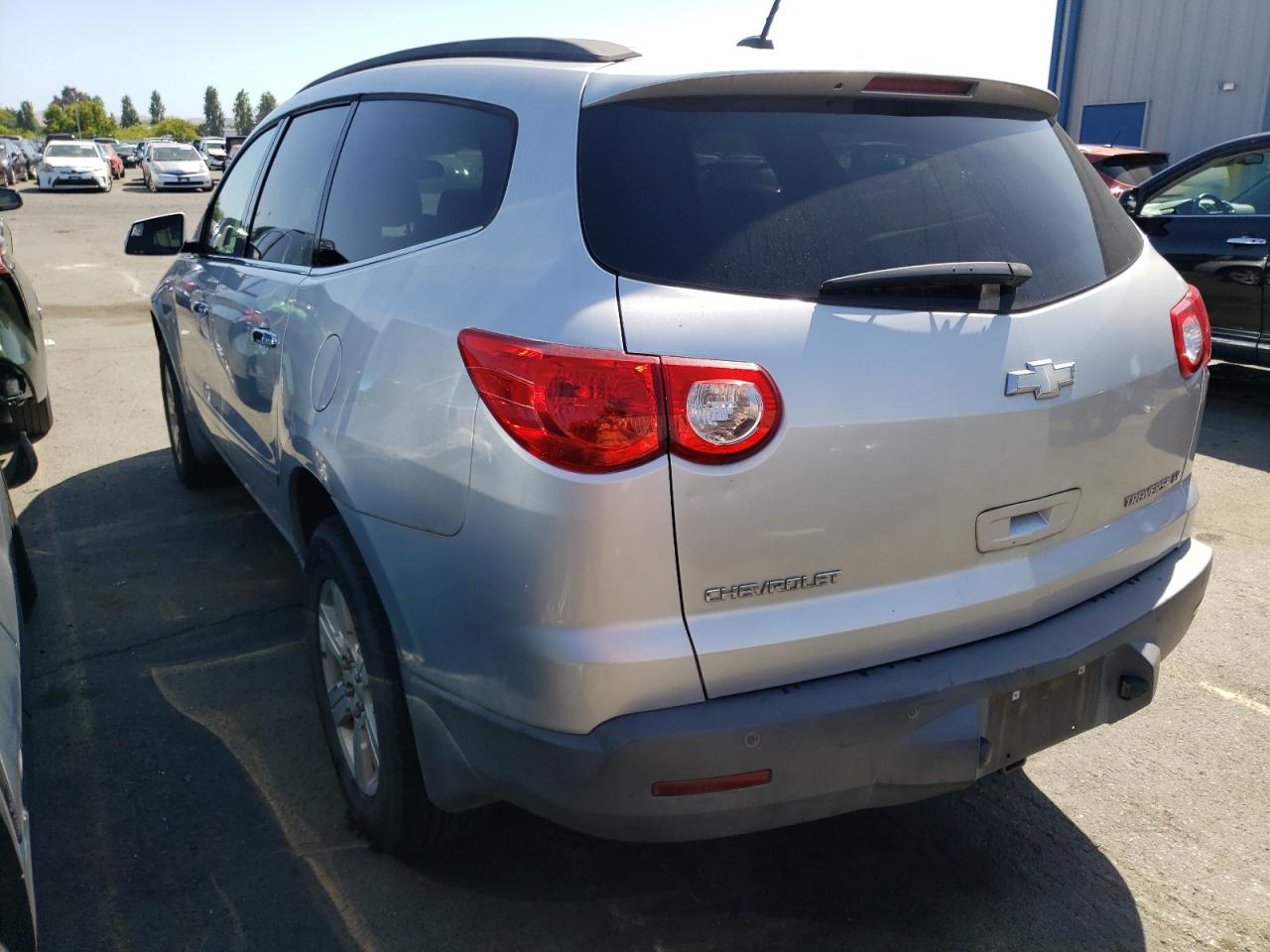 Photo 3 from auction – 2010 CHEVROLET TRAVERSE with VIN 1GNLRFED8AS104721