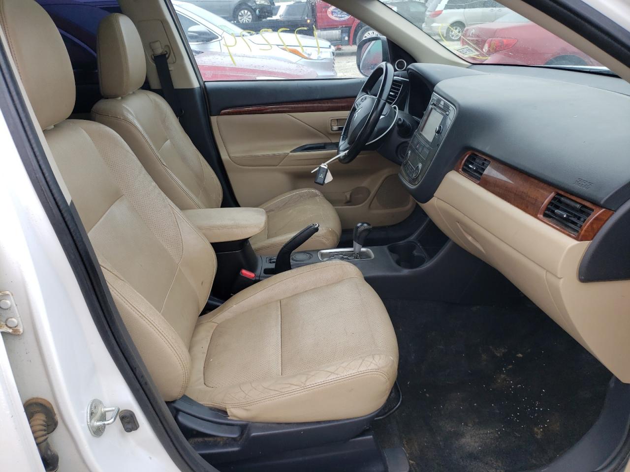 Photo 5 from auction – 2014 MITSUBISHI OUTLANDER with VIN JA4AD3A33EZ007511