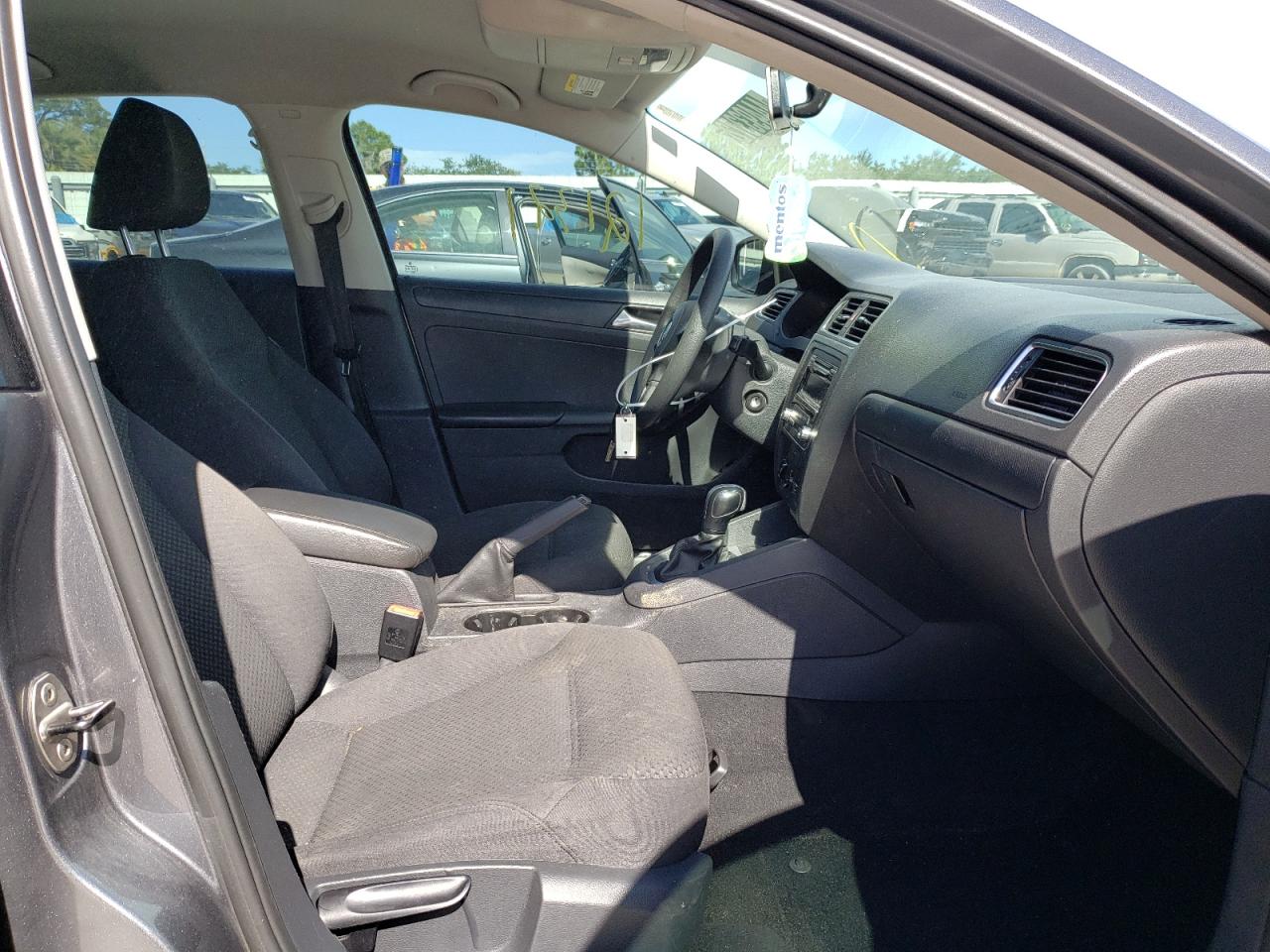 Photo 5 from auction – 2014 VOLKSWAGEN JETTA BASE with VIN 3VW2K7AJ3EM327786