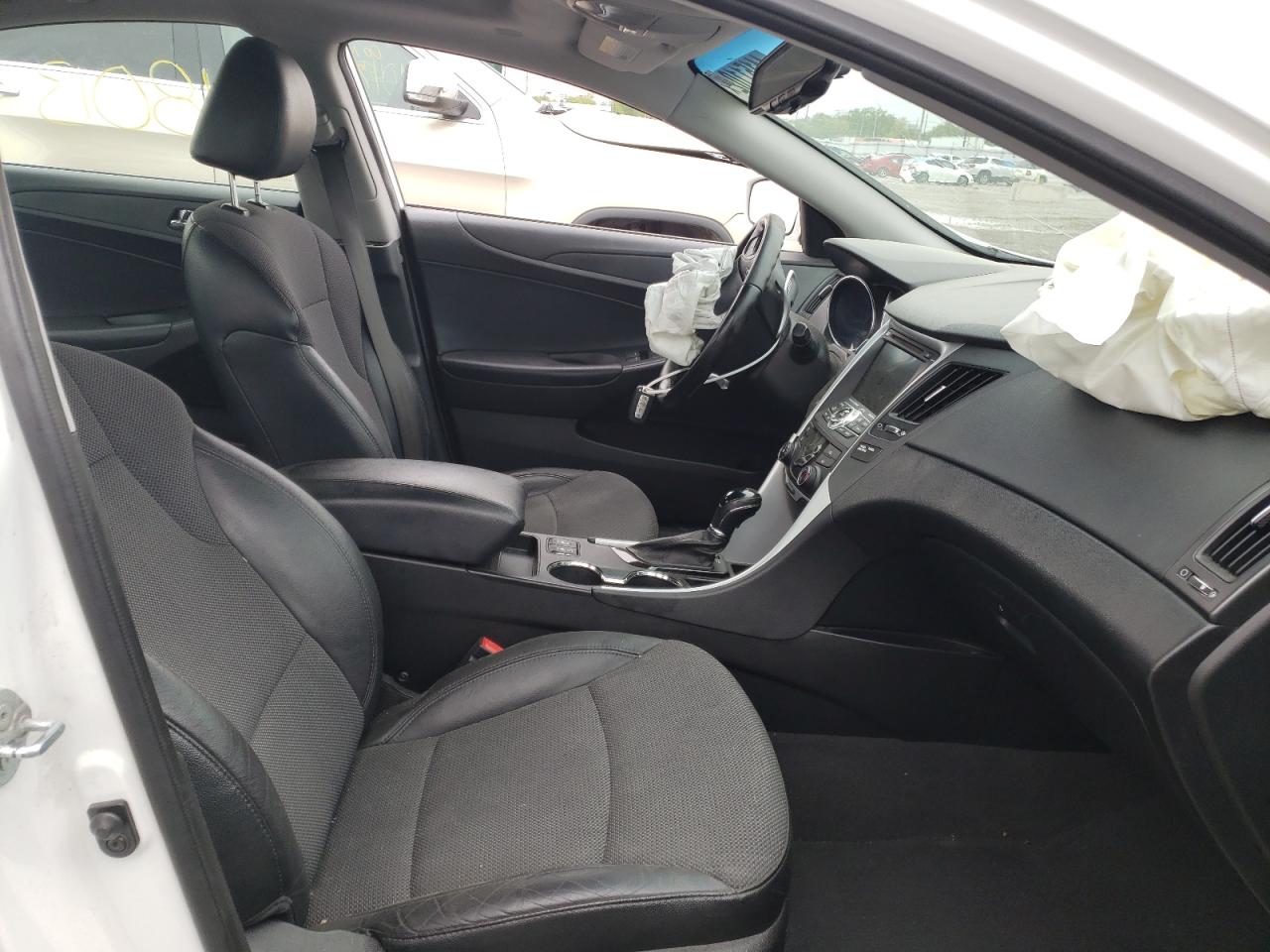 Photo 5 from auction – 2013 HYUNDAI SONATA SE with VIN 5NPEC4AC4DH785578