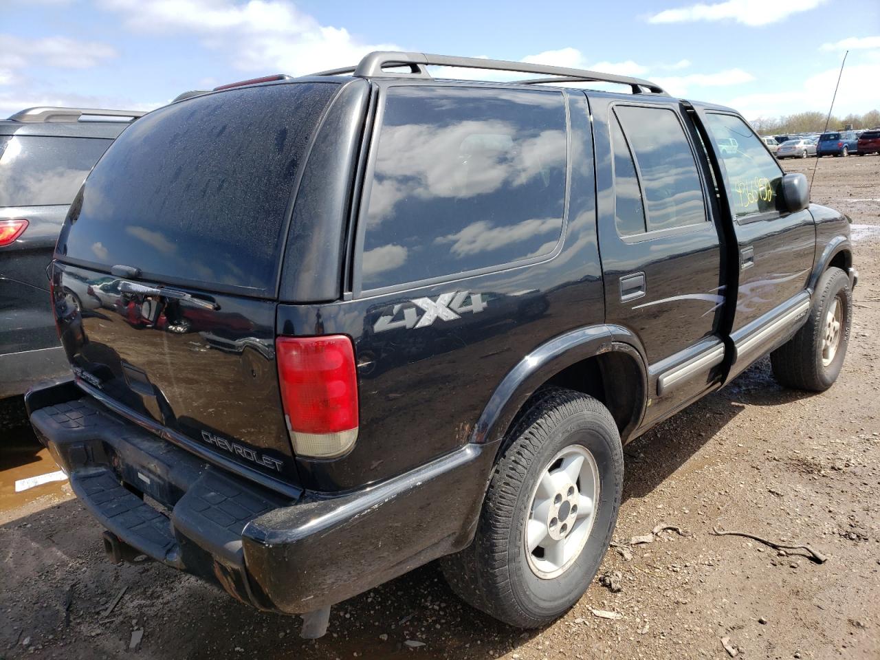 Photo 16 from auction – 2000 CHEVROLET BLAZER with VIN 1GNDT13WXY2275039