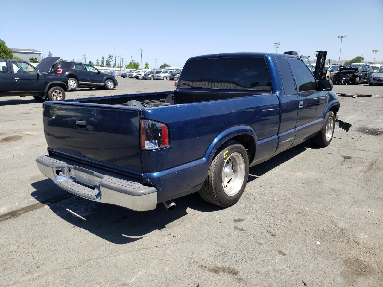 Photo 4 from auction – 1999 CHEVROLET S10 with VIN 1GCCS1940X8162936