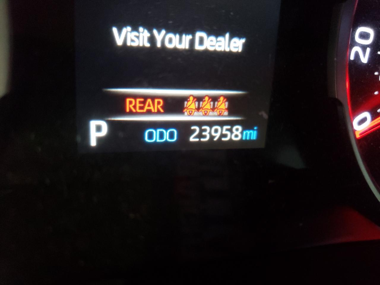 Photo 8 from auction – 2019 TOYOTA RAV4 XLE with VIN JTMP1RFV2KD030857