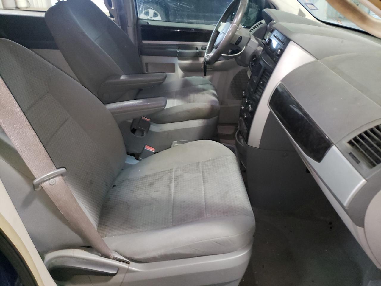 Photo 5 from auction – 2010 DODGE GRAND CARA with VIN 2D4RN5D16AR191331