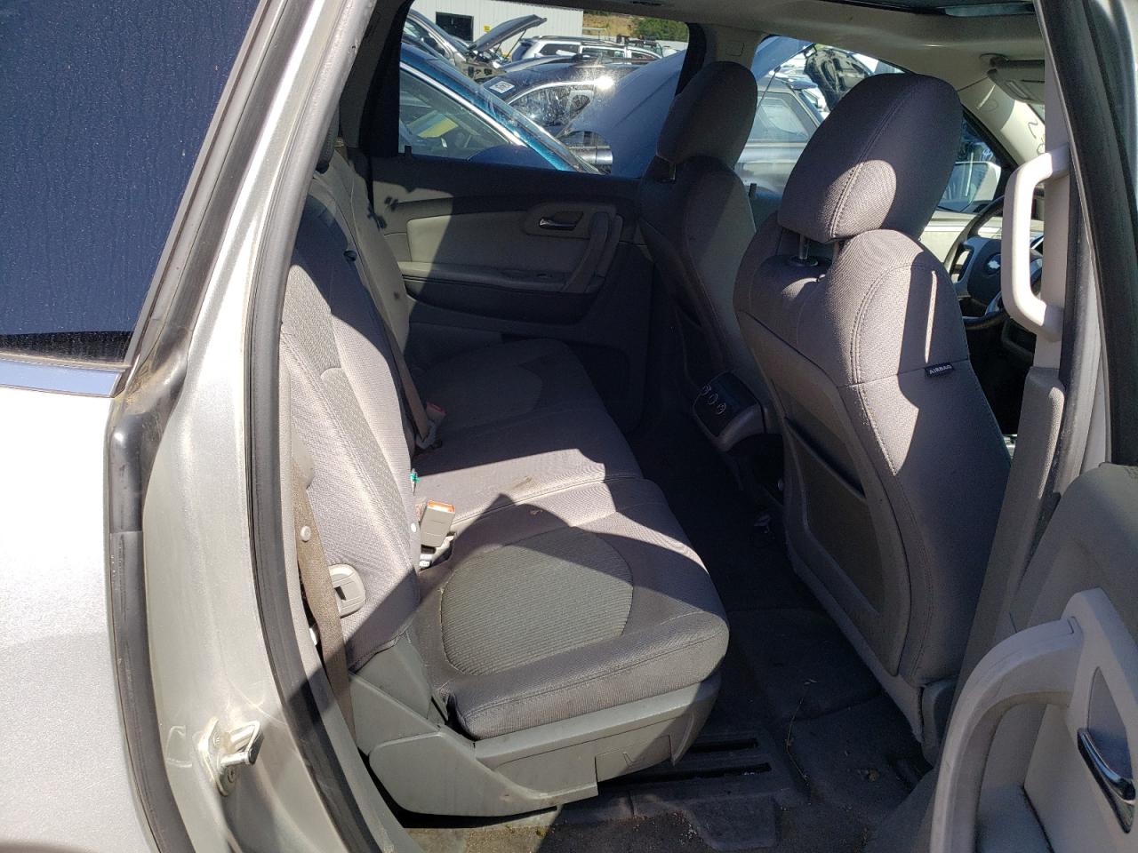 Photo 6 from auction – 2010 CHEVROLET TRAVERSE with VIN 1GNLRFED8AS104721