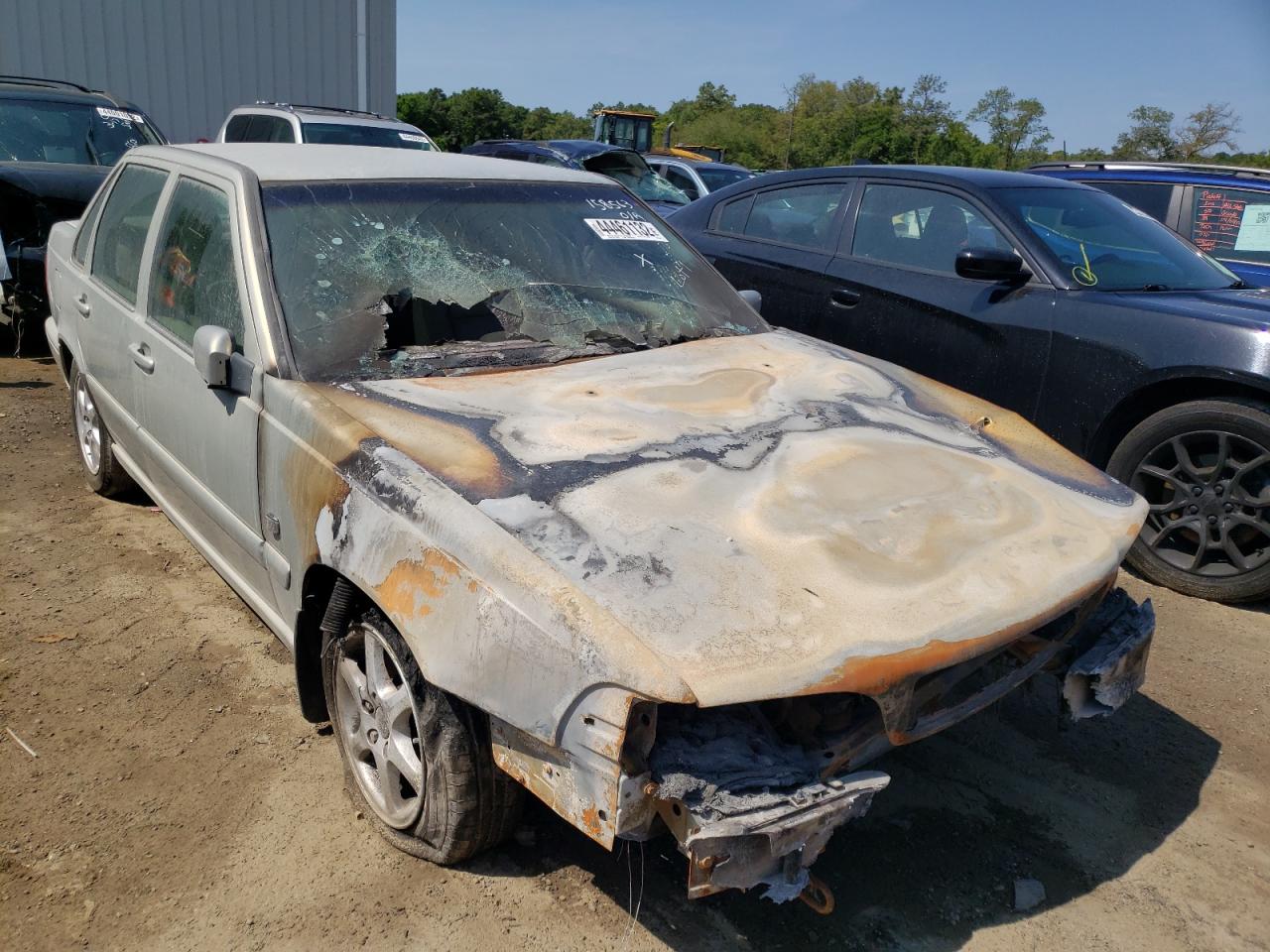 VOLVO S70 BASE 2000 with VIN YV1LS61J6Y2623991 - Photo from auction