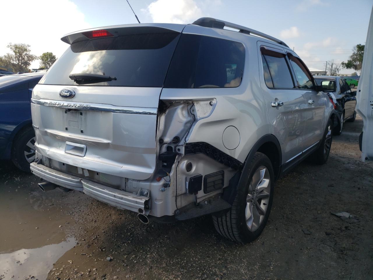 Photo 4 from auction – 2012 FORD EXPLORER L with VIN 1FMHK7F8XCGA11792