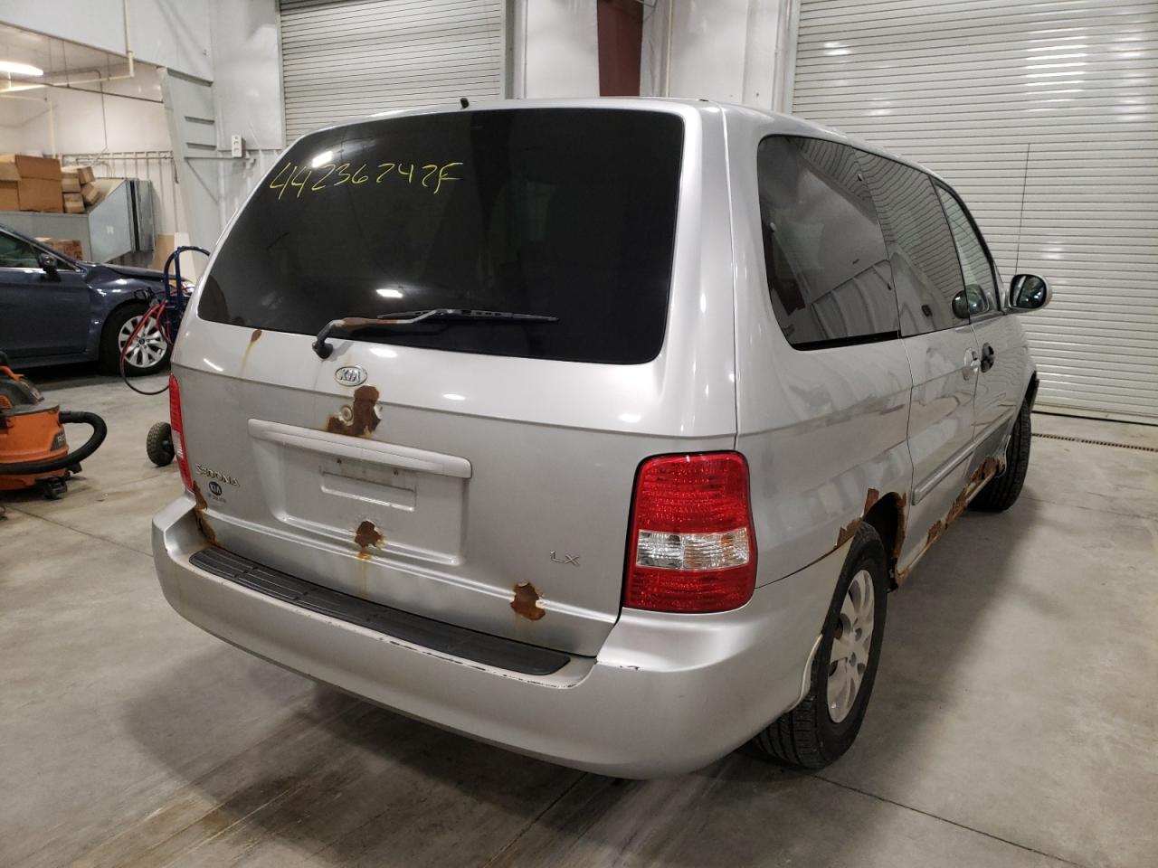 Photo 4 from auction – 2005 KIA SEDONA EX with VIN KNDUP132856708615