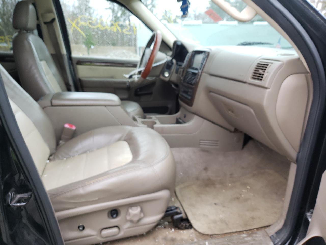 Photo 5 from auction – 2004 FORD EXPLORER E with VIN 1FMDU74W44ZA36610