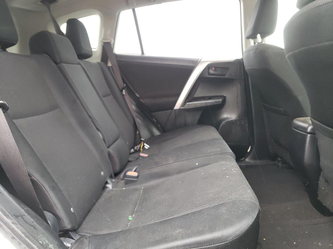 Photo 6 from auction – 2016 TOYOTA RAV4 LE with VIN JTMBFREV9GJ067524