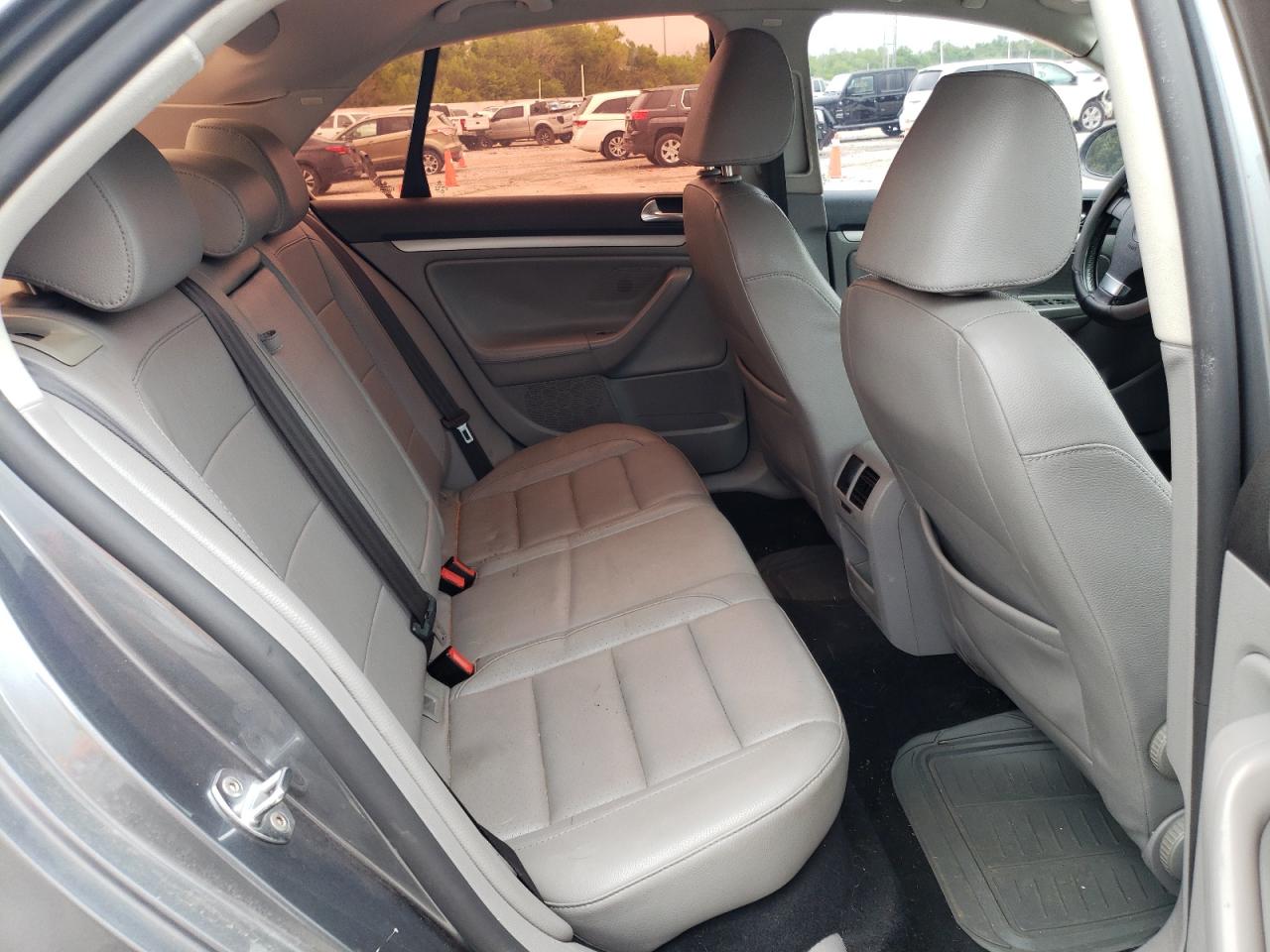 Photo 6 from auction – 2009 VOLKSWAGEN JETTA WOLF with VIN 3VWRA71K69M041611
