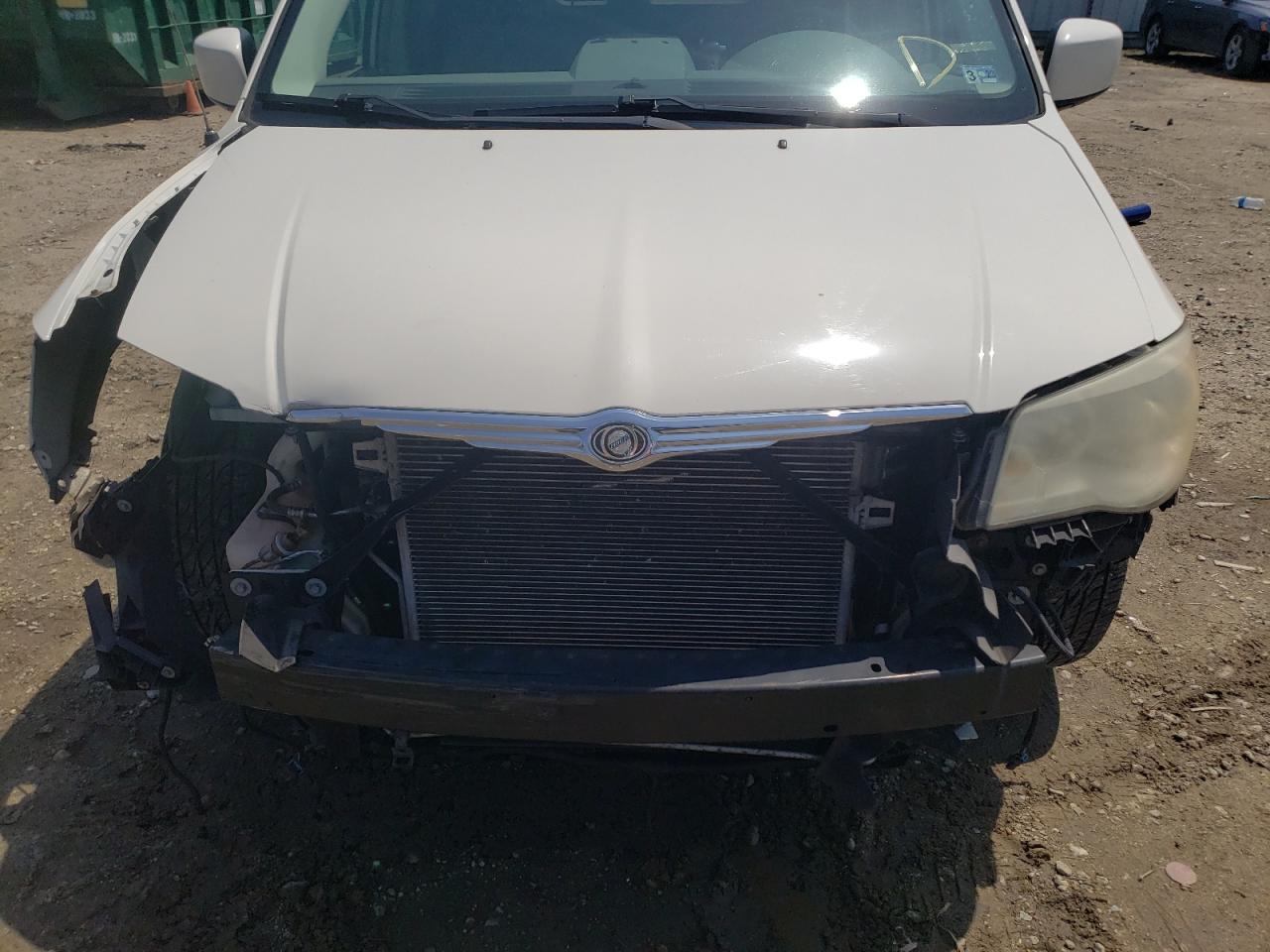 Photo 9 from auction – 2008 CHRYSLER TOWN & COU with VIN 2A8HR54P68R713928