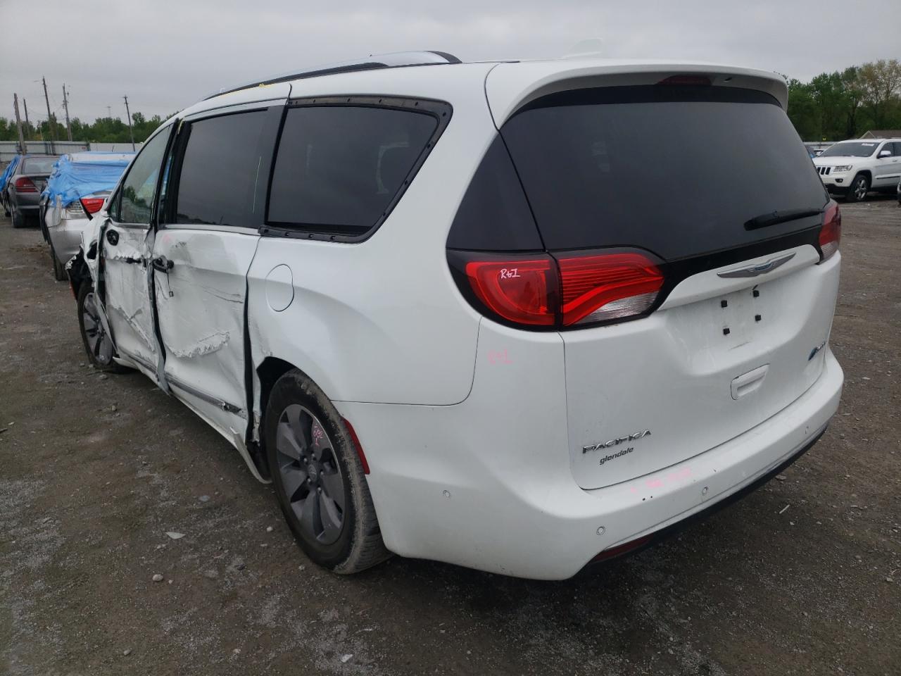 Фото 3 с аукциона – 2018 CHRYSLER PACIFICA H с VIN 2C4RC1N75JR168475