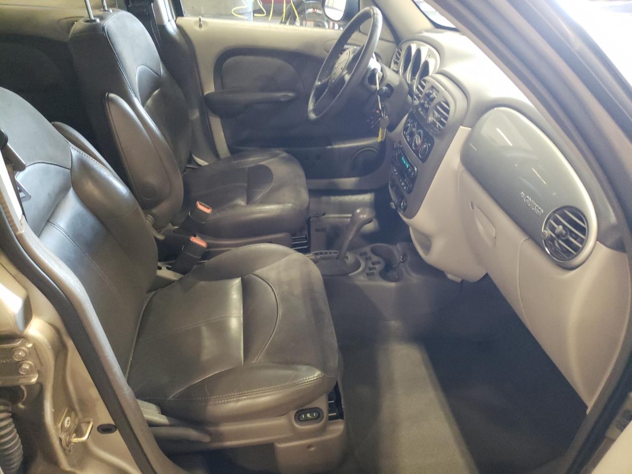 Photo 5 from auction – 2002 CHRYSLER PT CRUISER with VIN 3C8FY68B42T358766