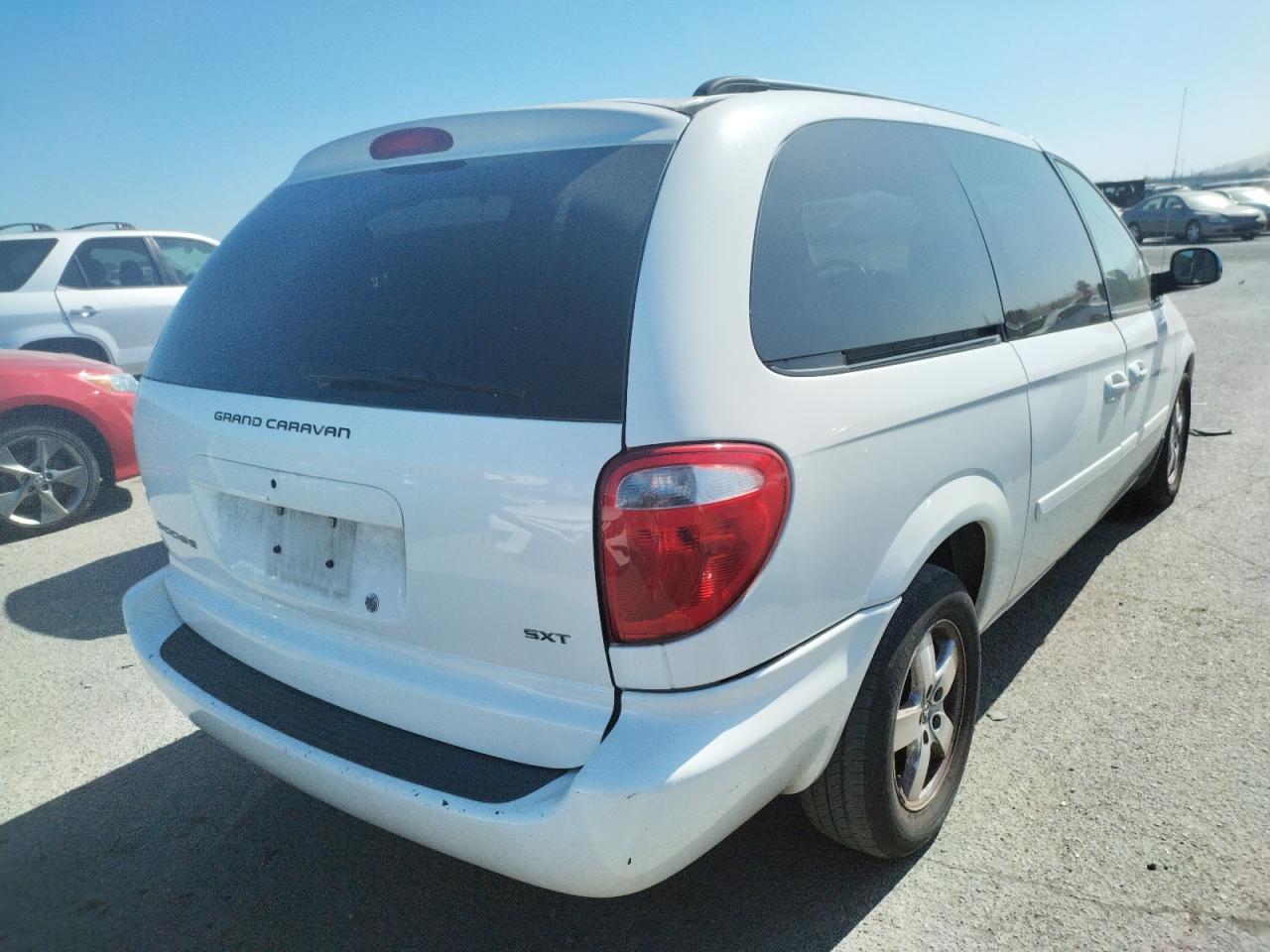 Photo 4 from auction – 2007 DODGE GRAND CARA with VIN 2D4GP44L87R344183