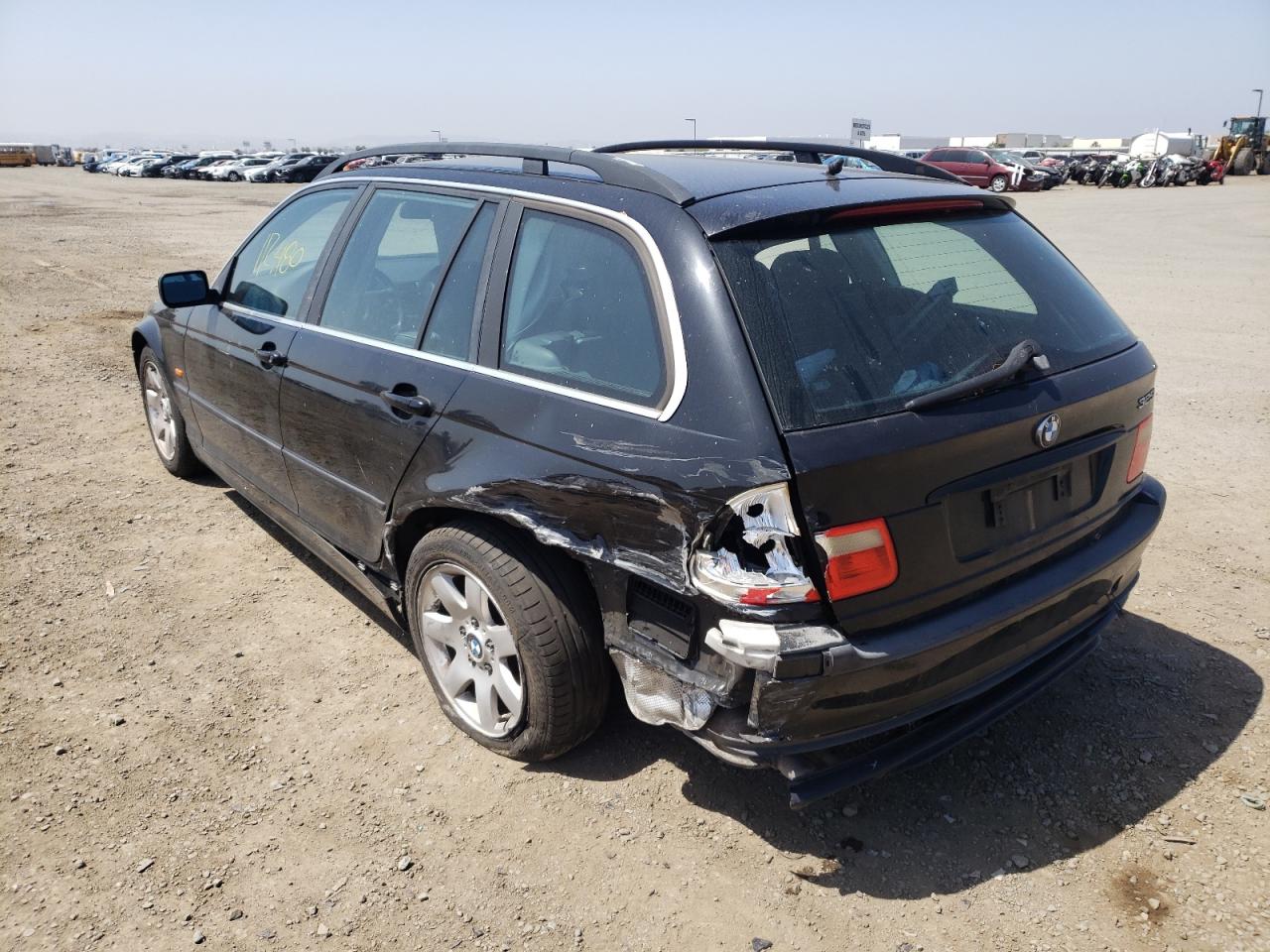 Photo 3 from auction – 2001 BMW 325 IT with VIN WBAAW33411ET41539