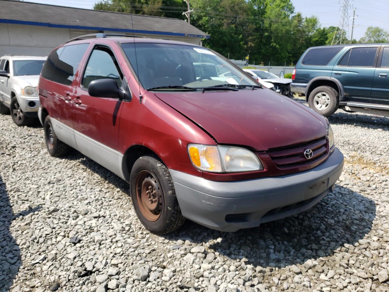TOYOTA SIENNA CE 2002 with VIN 4T3ZF19C02U439593 - Photo from auction