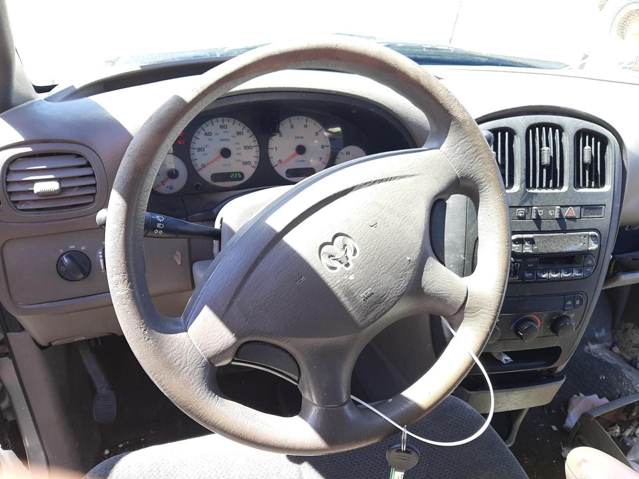 Photo 9 from auction – 2002 DODGE CARAVAN SE with VIN 1B8GP25332B530569