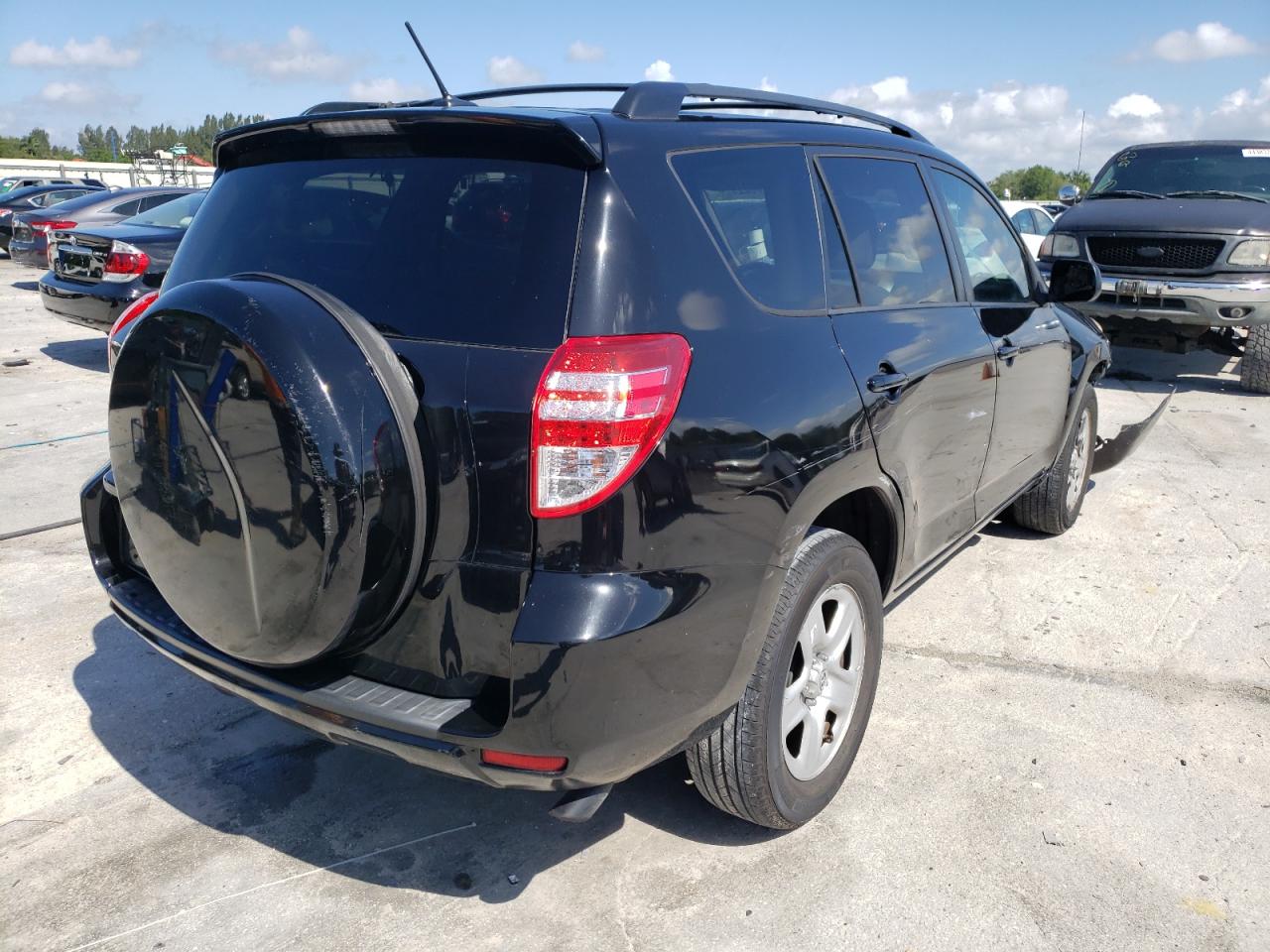 Photo 4 from auction – 2011 TOYOTA RAV4 with VIN 2T3ZF4DV8BW082402