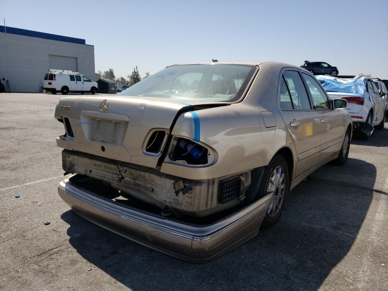 Photo 4 from auction – 2000 MERCEDES-BENZ E 320 with VIN WDBJF65J8YB156339