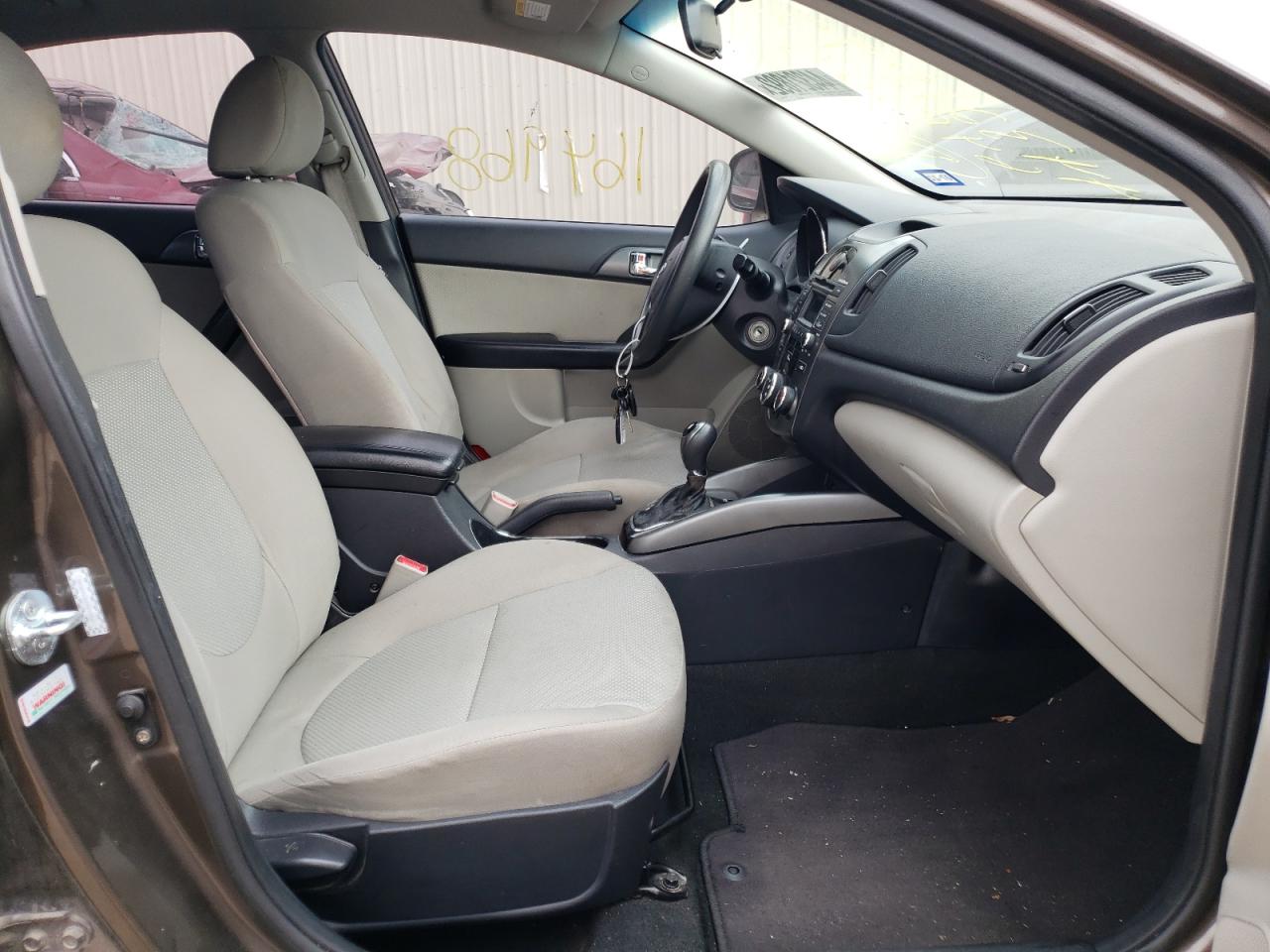 Photo 5 from auction – 2013 KIA FORTE EX with VIN KNAFU4A20D5648305