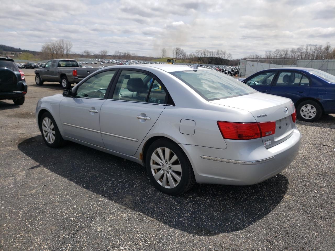 Photo 3 from auction – 2010 HYUNDAI SONATA SE with VIN 5NPEU4AC3AH602499