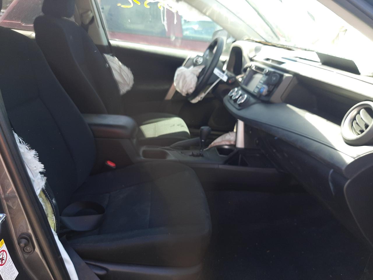 Photo 5 from auction – 2018 TOYOTA RAV4 LE with VIN 2T3ZFREV8JW485760