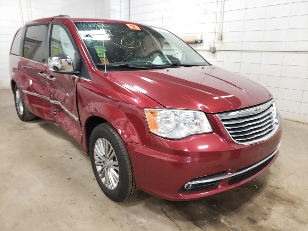 CHRYSLER TOWN & COU 2014 with VIN 2C4RC1CG4ER116053 - Photo from auction