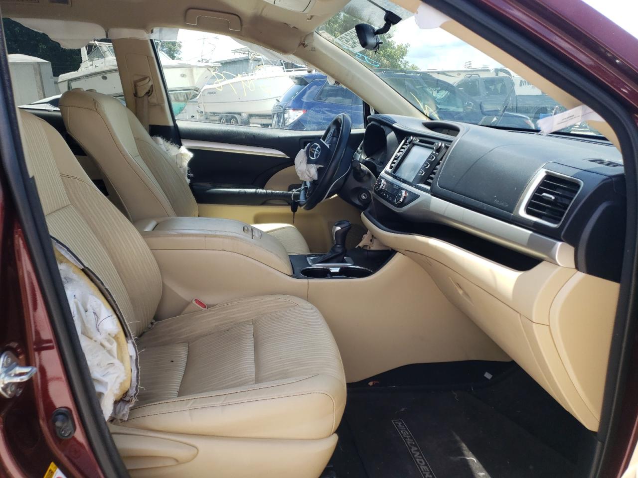 Photo 5 from auction – 2016 TOYOTA HIGHLANDER with VIN 5TDZKRFH8GS137228
