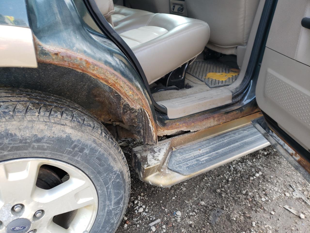 Photo 9 from auction – 2003 FORD EXPLORER E with VIN 1FMZU74KX3UC47504