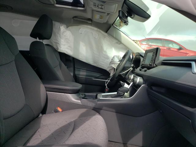 Photo 5 from auction – 2021 TOYOTA RAV4 XLE with VIN JTMP1RFV5MD076993