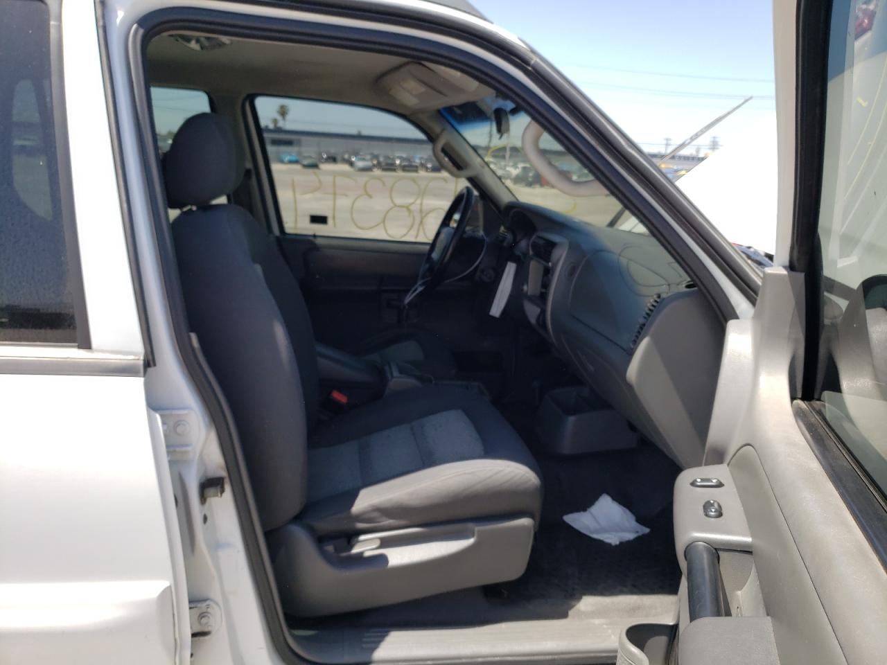 Photo 5 from auction – 2004 FORD EXPLORER S with VIN 1FMZU67K14UB58833