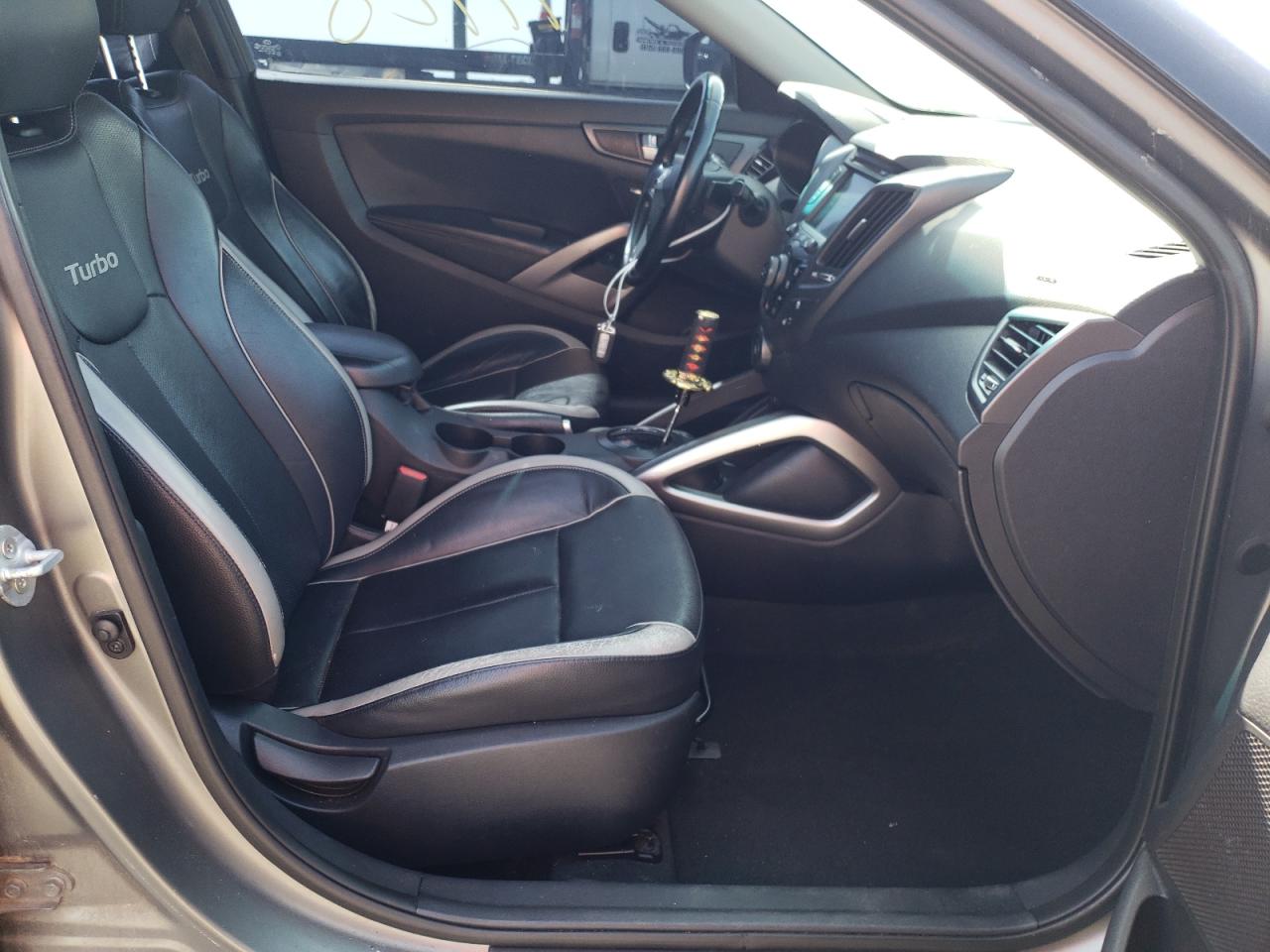 Photo 5 from auction – 2013 HYUNDAI VELOSTER T with VIN KMHTC6AE0DU167454